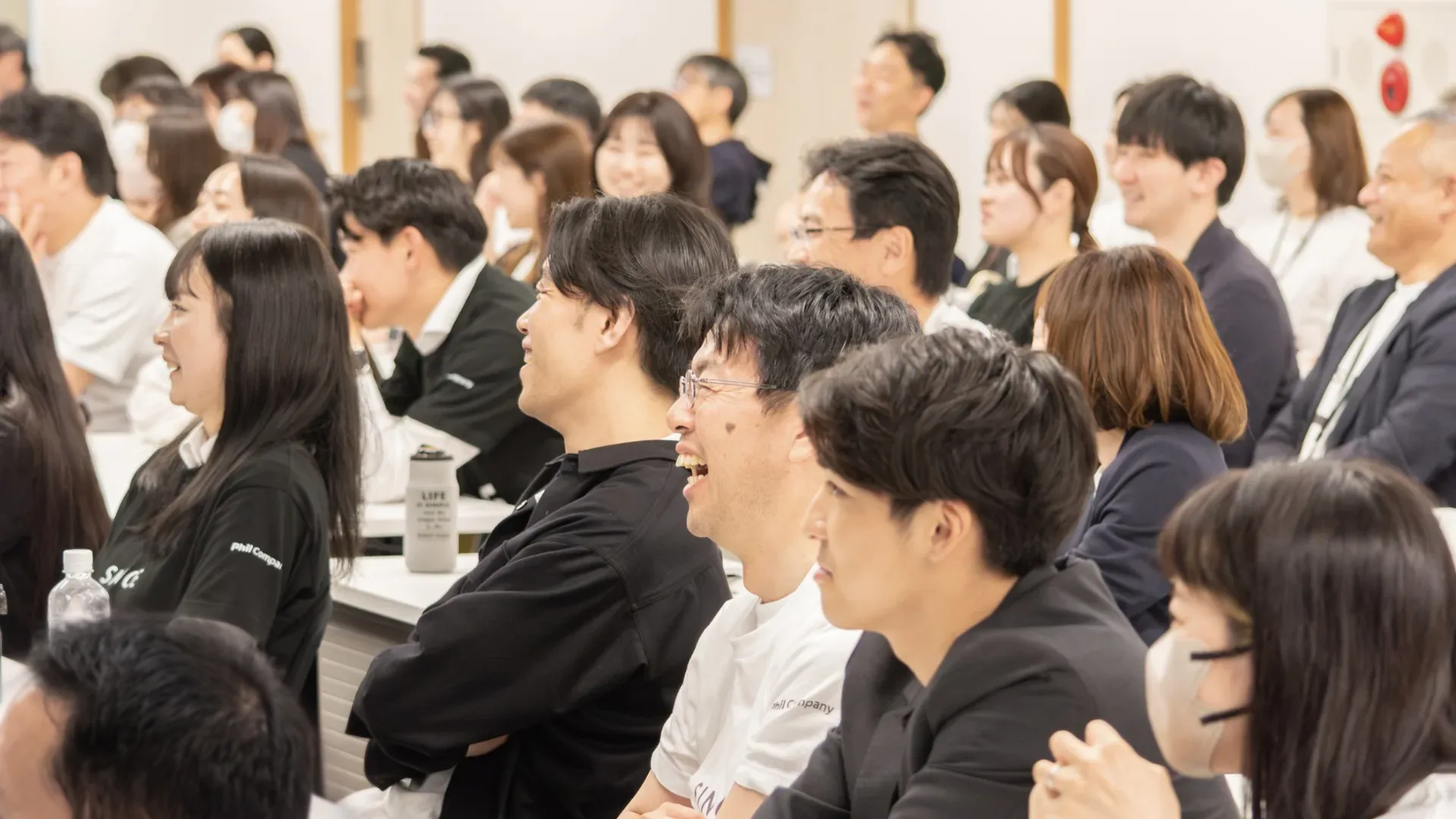 マネジメントドライブの講義を聞く受講者たち